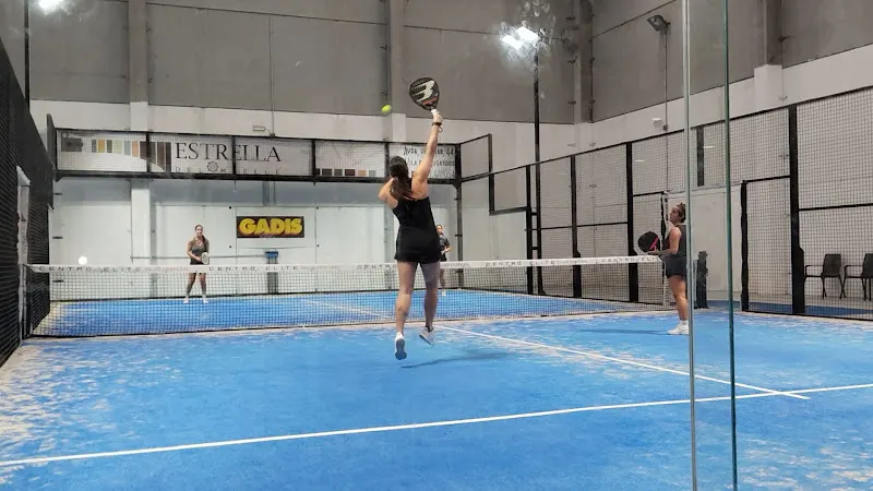 Smash Padel 4 - Centro deportivo en Fene - foto 2