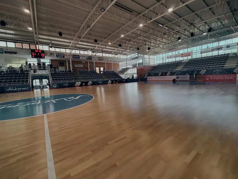 Complejo Deportivo Avenida del Sur - Polideportivo en Valdepeñas - foto 2