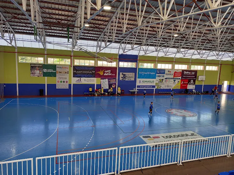 Ayuntamiento De Ibi - POLIDEPORTIVO MUNICIPAL Y PISCINAS - - Centro deportivo en Ibi - foto 2