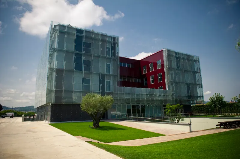 La Masía - Centro de Formación Oriol Tort - Polideportivo en Sant Joan Despí - foto 2