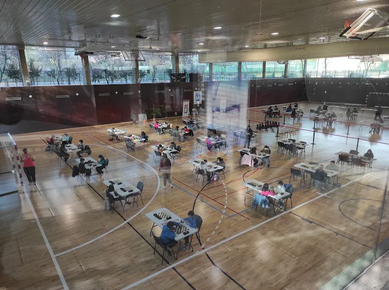 Instalación Deportiva Municipal Miguel Guillén Prim - Polideportivo en Madrid - foto 3
