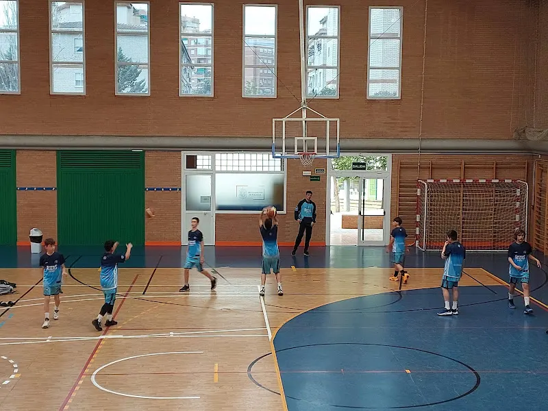 Complejo Deportivo Nuñez Blanca Zaidín - Polideportivo en Granada - foto 3