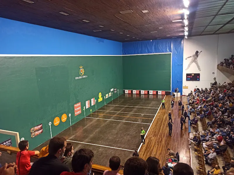 Fronton Astelena - Centro deportivo en Eibar - foto 2