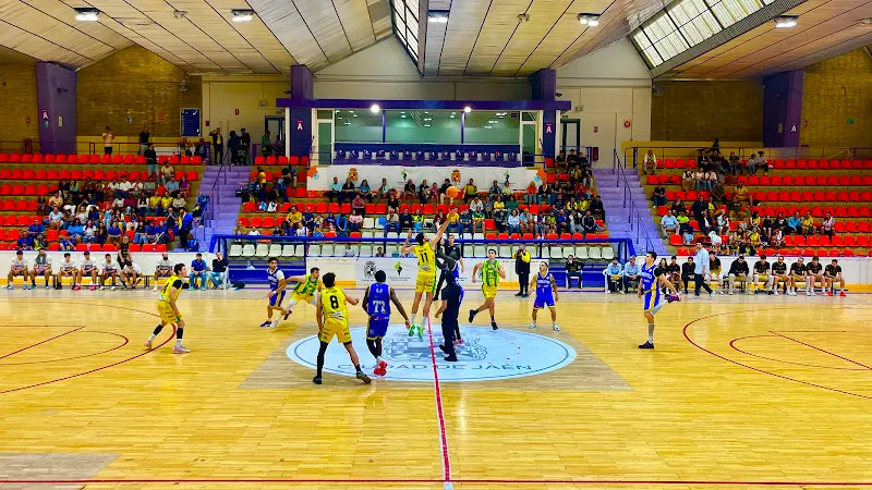 Complejo Polideportivo La Salobreja - Polideportivo en Jaén - foto 2