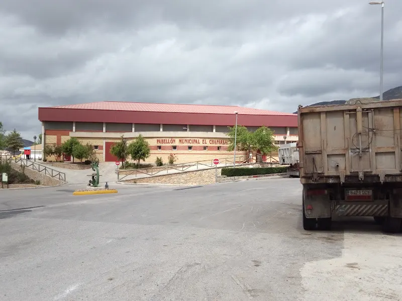 Pabellón Municipal "El chaparral" - Centro deportivo en Valdepenas de Jaen - foto 3