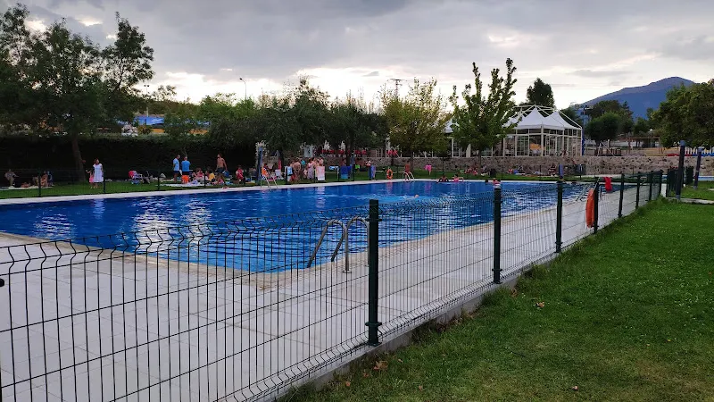 Piscinas y Zona Deportiva - Polideportivo en Rozas de Puerto Real - foto 2