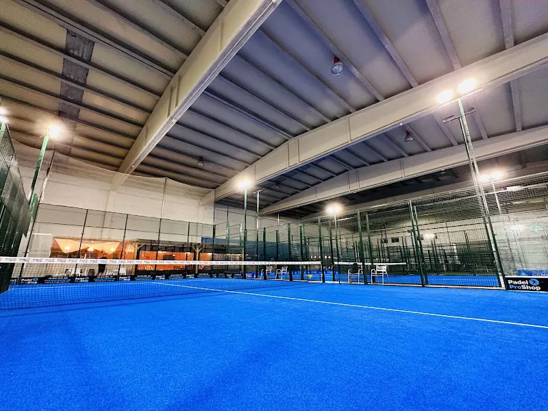 Valdemorillo Indoor Padel S L - Pista de pádel en Valdemorillo - foto 2