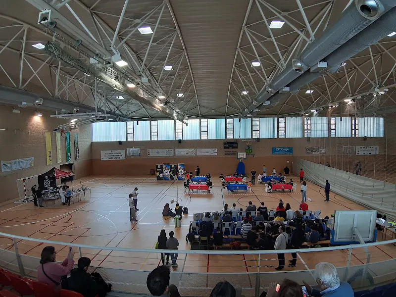 Polideportivo Santiago Apostol - Polideportivo en Villanueva de la Cañada - foto 2