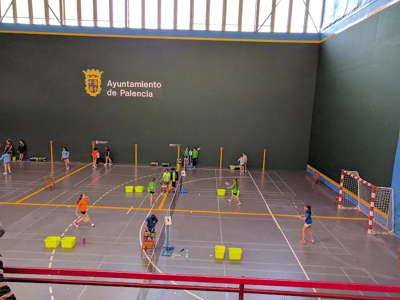 Complejo Deportivo "Eras de Santa Marina" - Polideportivo en Palencia - foto 3