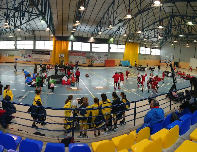 Pabellón Municipal de Deportes - Polideportivo en Venta de Banos - foto 2