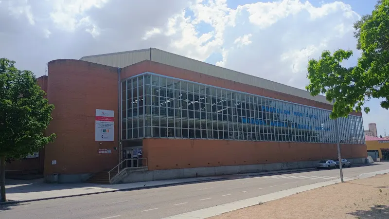 Pabellón municipal Miguel Ángel Jiménez Barcala - Polideportivo en Penaranda de Bracamonte - foto 2