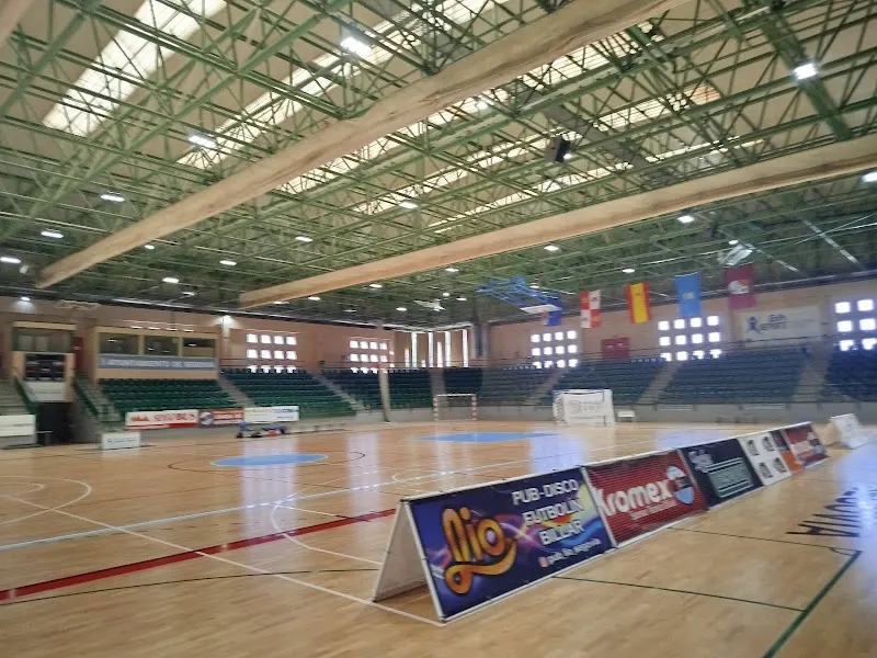 Pabellón Municipal Pedro Delgado Robledo - Centro deportivo en Segovia - foto 2