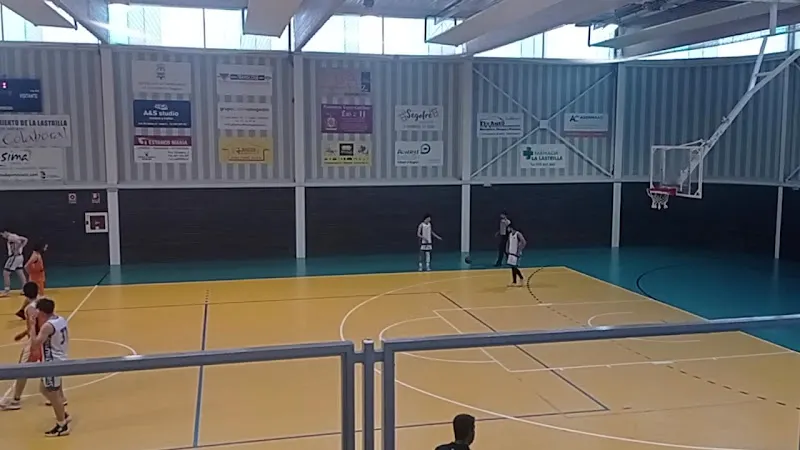 Pabellón La Lastrilla - Centro deportivo en Lastrilla (La) - foto 2