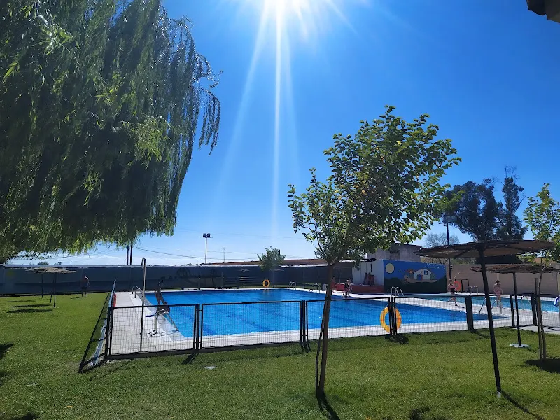 Polideportivo municipal y pistas de pádel - Valmojado