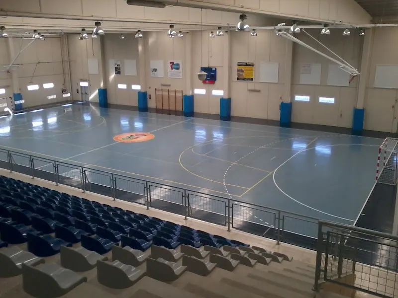 Polideportivo municipal y pistas de pádel - Polideportivo en Valmojado - foto 2