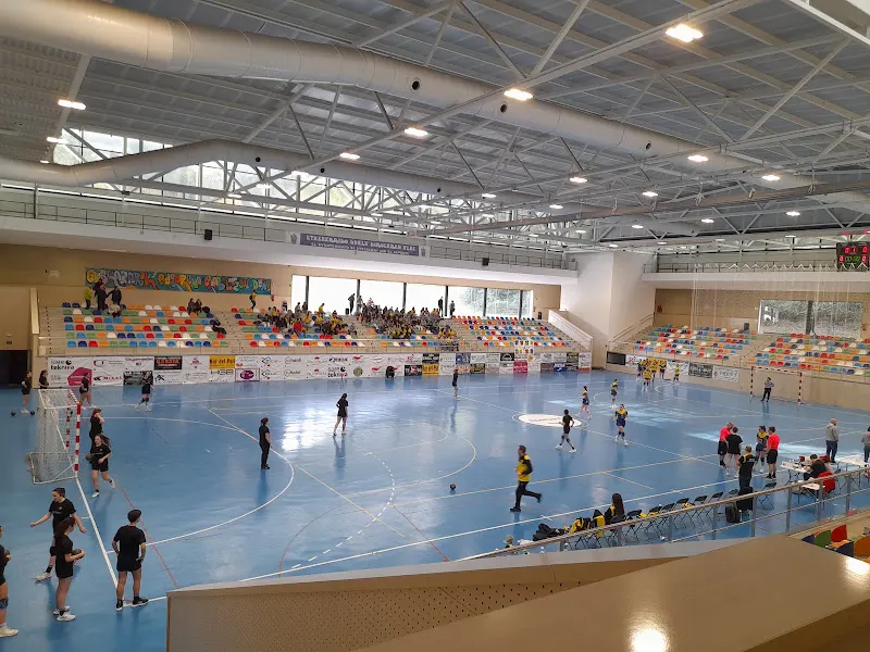 Etxebarriko Kiroldegia - Polideportivo en Etxebarri - foto 2
