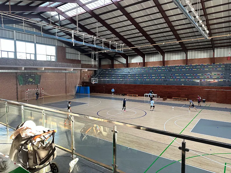 Mikel Trueba Kiroldegia - Polideportivo en Santurtzi - foto 2