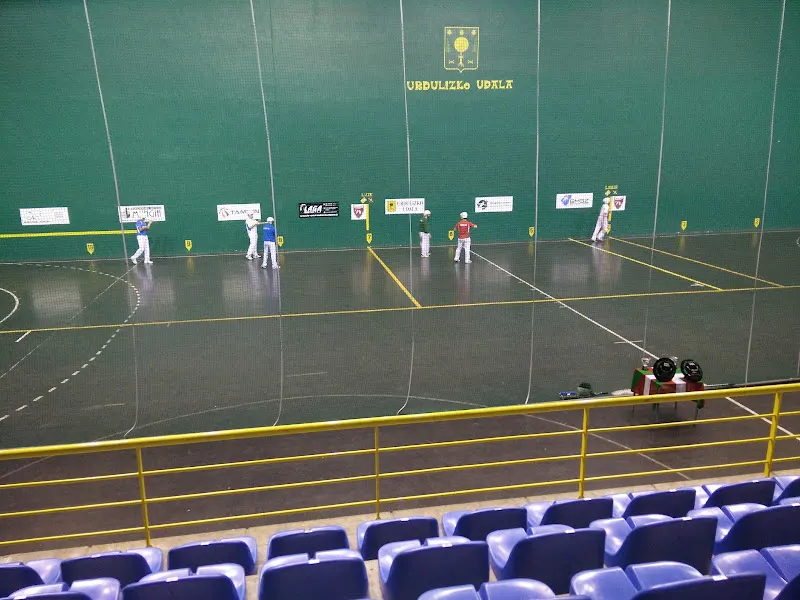 Polideportivo Iparralde - Polideportivo en Urduliz - foto 2
