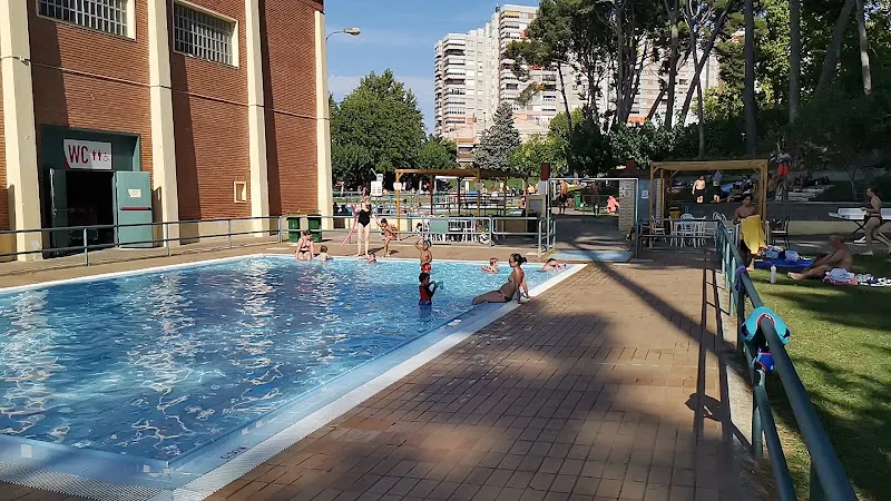 Centro Deportivo Municipal Perico Fernández. Salduba - Centro deportivo en Zaragoza - foto 2