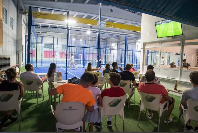 Bi Padel Indoor - Escuela deportiva en Bigastro - foto 2