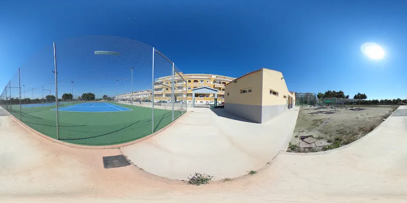 Centro Deportivo La Raqueta - Club de tenis en Formentera del Segura - foto 2