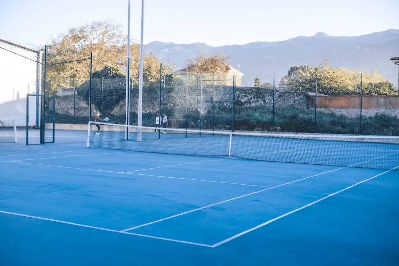 Escuela de Tenis y Pádel RV - Club deportivo en Llanes - foto 2