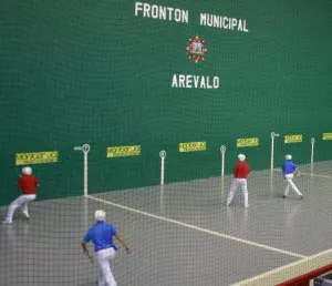 Frontón Municipal - Polideportivo en Arévalo - foto 2