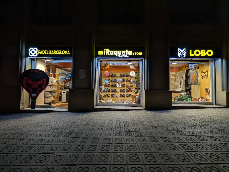 Miraqueta.com - Padel Barcelona - Tienda de deportes en Barcelona - foto 2