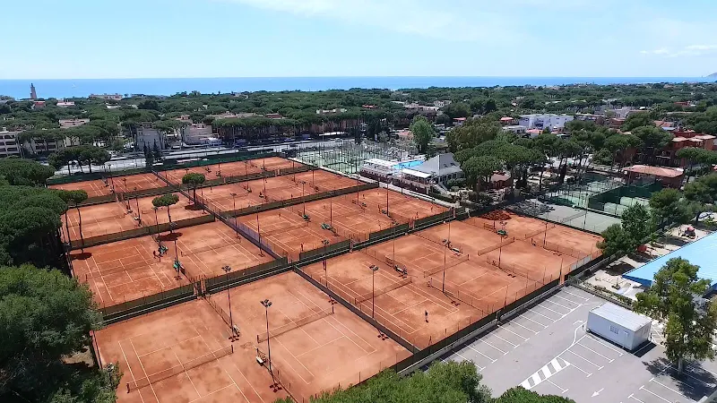 Club de Tenis Andrés Gimeno - Club deportivo en Castelldefels - foto 2