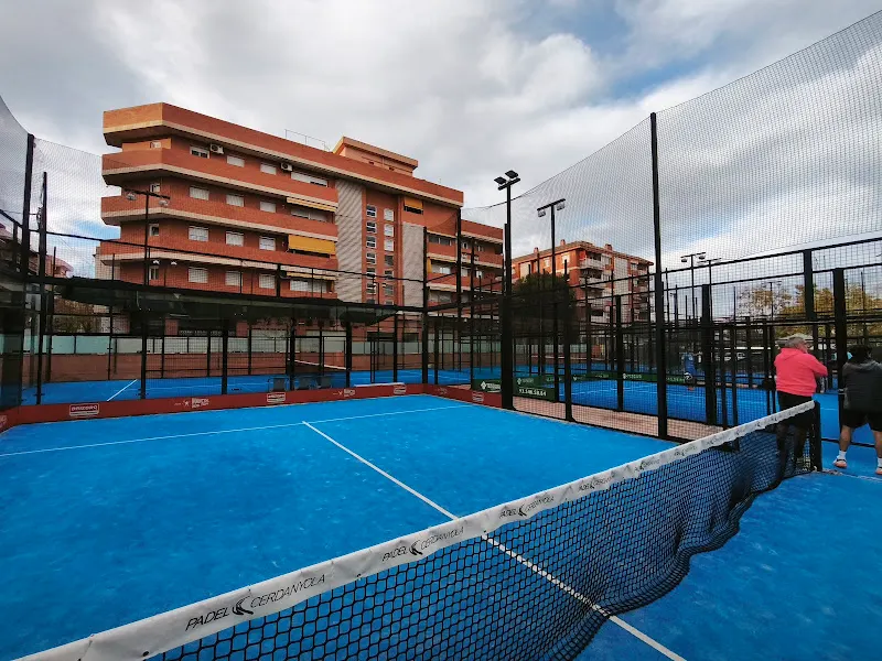 Pádel Cerdanyola - Pista de pádel en Cerdanyola del Vallès - foto 2