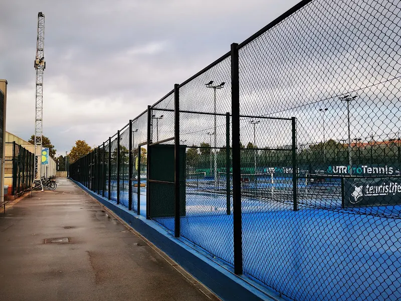 UP Club - Club de tenis en Cornellà de Llobregat - foto 2