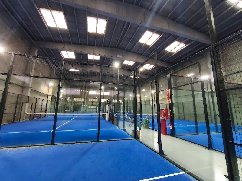 Padel Indoor Hospitalet II - Club deportivo en Hospitalet de Llobregat (L) - foto 2