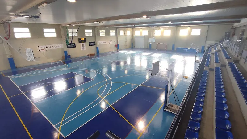 Polideportivo Antoni Ramallets - Polideportivo en Mediona - foto 2
