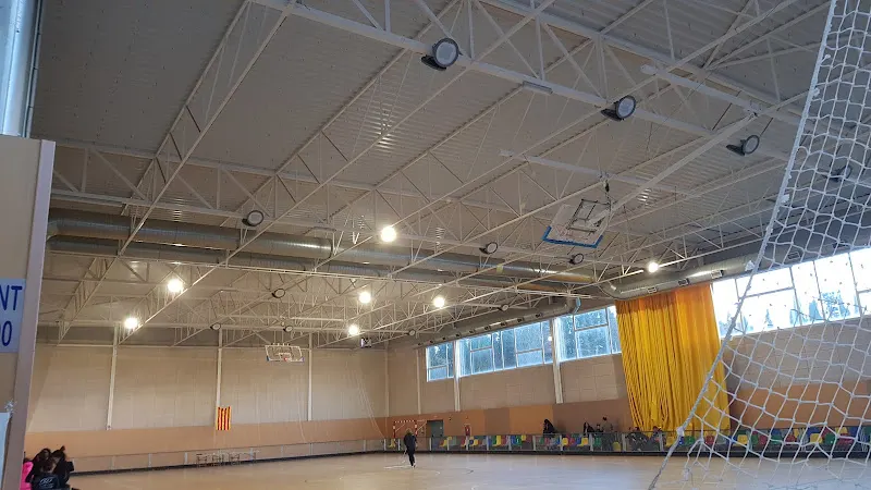 Pabellón Municipal - Polideportivo en Olost - foto 2