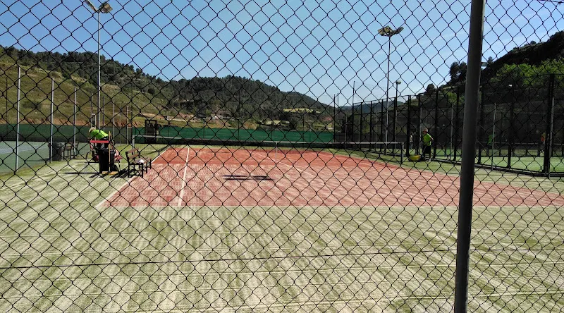 Club de Tennis Sallent - Club deportivo en Sallent - foto 2
