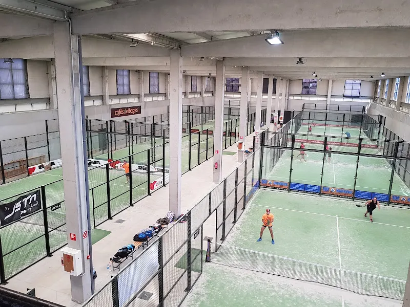 Indoor Padel Bages - Club deportivo en Sallent - foto 2