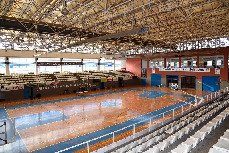 Palacio Municipal de Deportes Juan Carlos Navarro - Polideportivo en Sant Feliu de Llobregat - foto 2