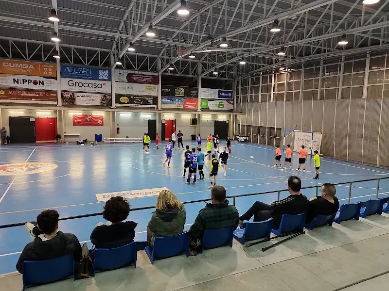 Centro Polideportivo Ugalde - Polideportivo en Sant Joan Despí - foto 2