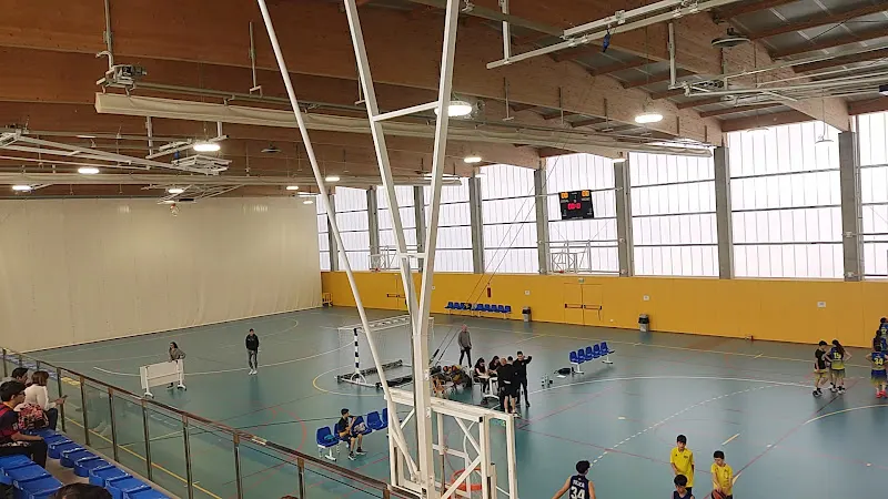 Pabellón Municipal - Polideportivo en Vallirana - foto 2