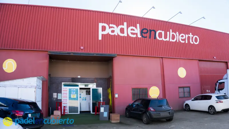 Padel en Cubierto Cáceres - Pista de pádel en Cáceres - foto 2