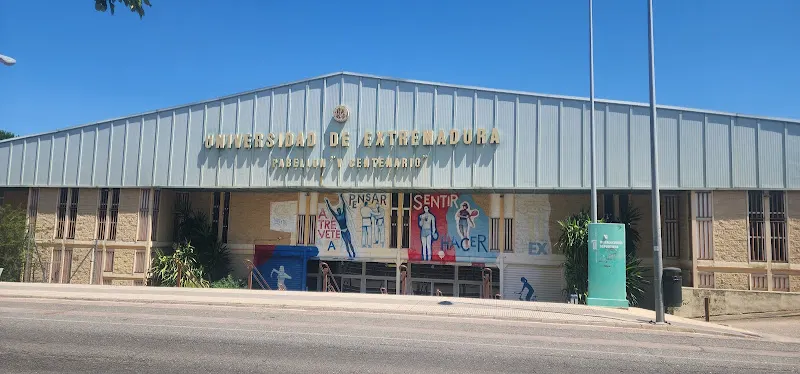 Pabellón "V Centenario" - Universidad de Extremadura - Centro deportivo en Cáceres - foto 3