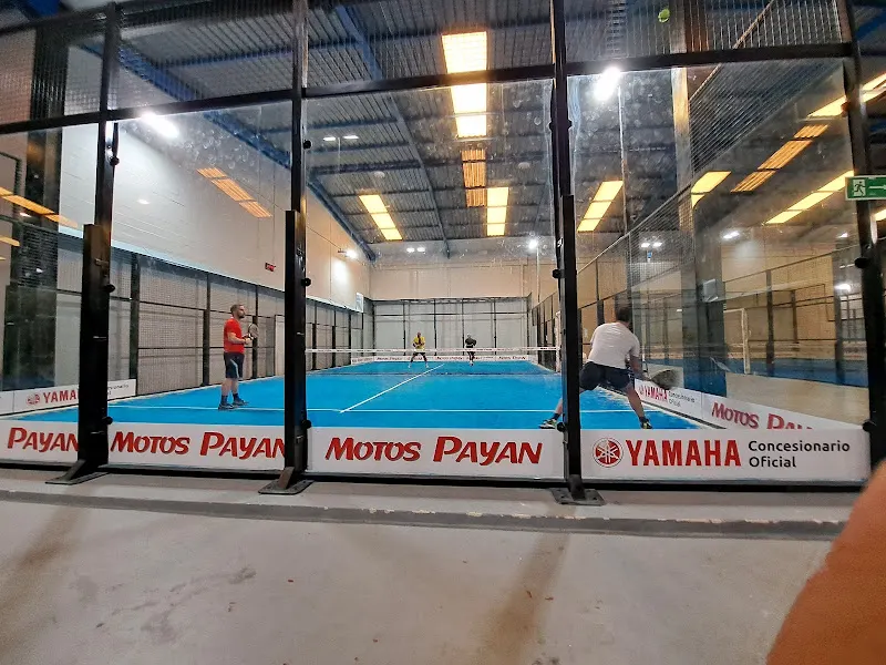 Padel gades Indoor Club - Club deportivo en Cádiz - foto 2