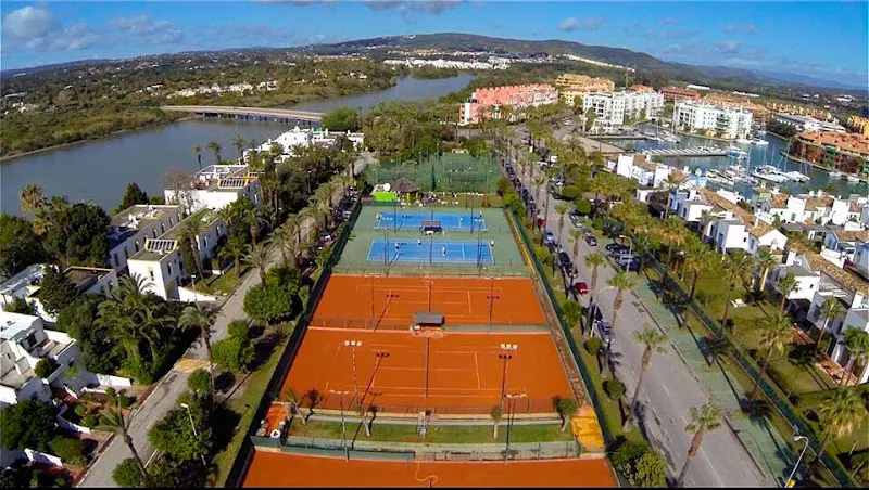 Club de Tenis y Padel "El Octógono" de Sotogrande - Manilva