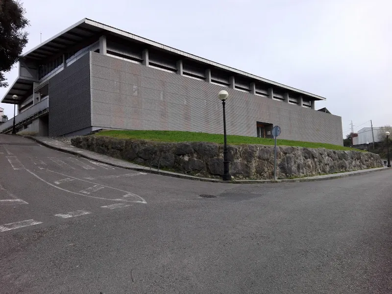 Polideportivo Pepín Lastra - Polideportivo en Colindres - foto 2