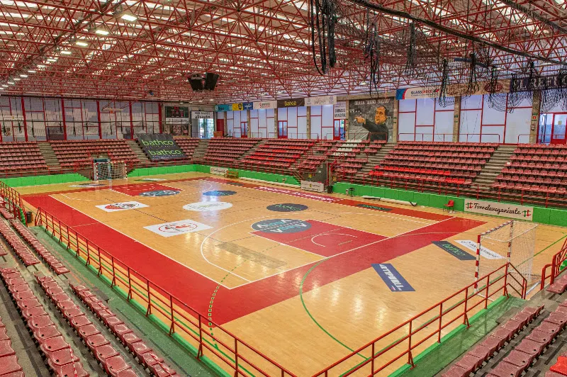 Pabellón Municipal Vicente Trueba - Polideportivo en Torrelavega - foto 2
