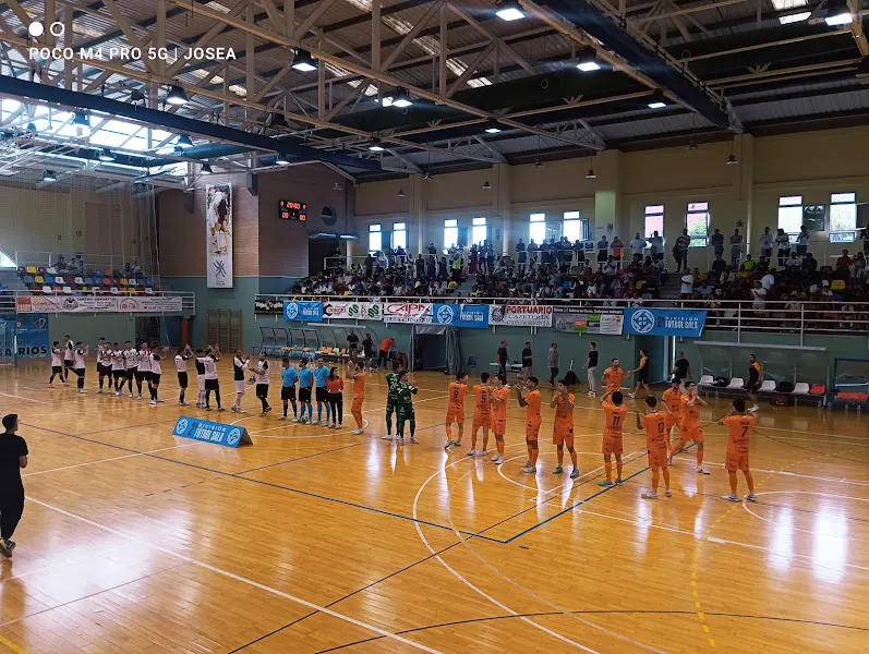 Complejo Deportivo Guillermo Molina - Polideportivo en Ceuta - foto 2