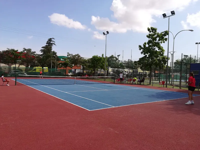 Club de Tenis-Padel Valdepeñas - Club de tenis en Valdepeñas - foto 2