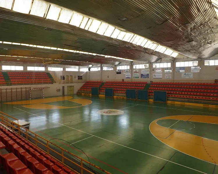 Pabellón Municipal de Deportes - Centro deportivo en Cabra - foto 2
