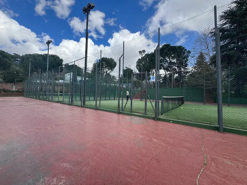 Polideportivo Municipal La Bombilla - Centro deportivo en Madrid - foto 2
