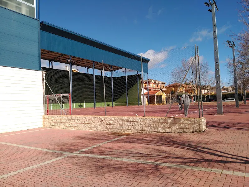 Polideportivo Virgen del Vilar - Polideportivo en Villar de Olalla - foto 2